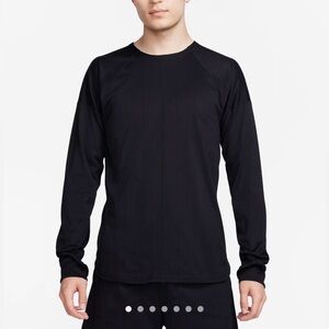 Top Nike Yoga NWT SIZE S Long sleeves